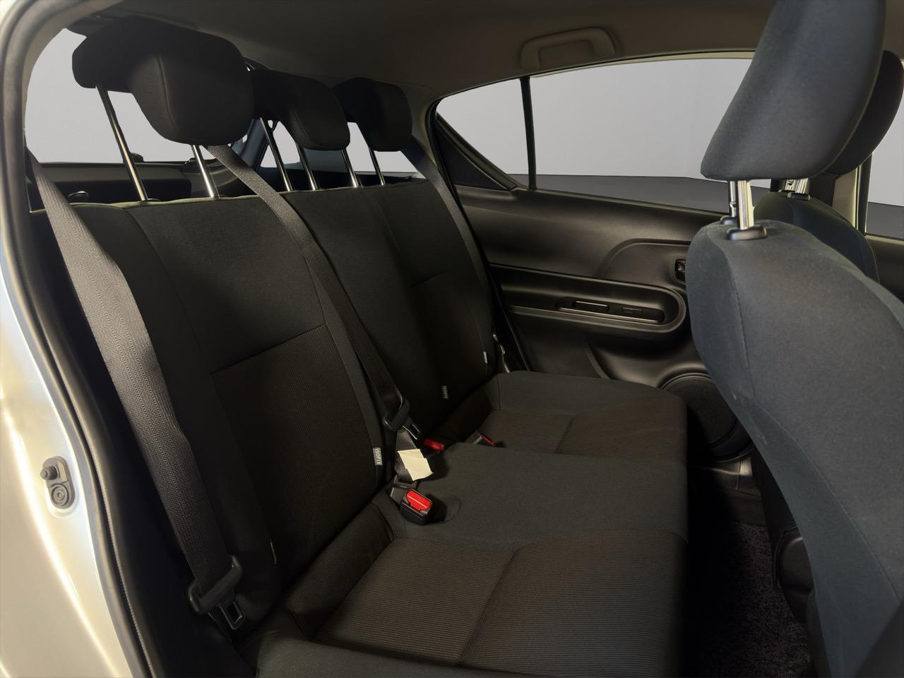 2016 Toyota Aqua Facelift Model S Hatchback LOW KM + REVERSING CAMERA + PUSH BUTTON START