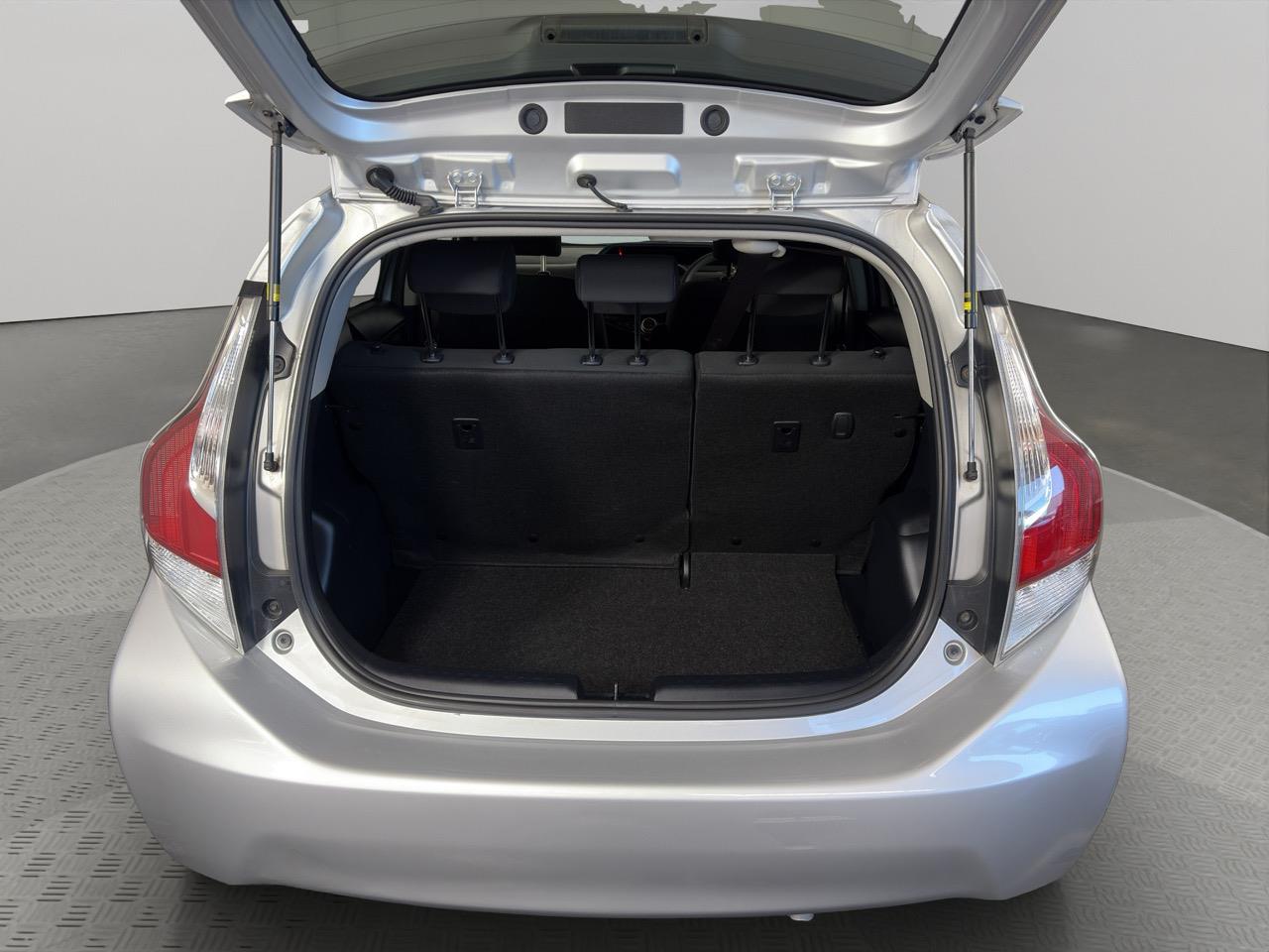 2016 Toyota Aqua Facelift Model S Hatchback LOW KM + REVERSING CAMERA + PUSH BUTTON START