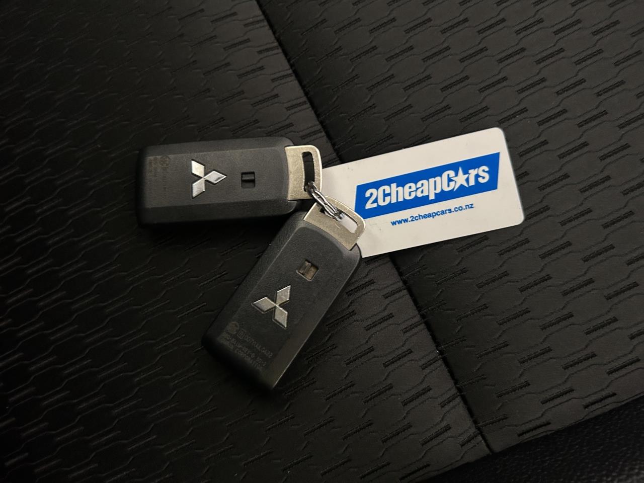 2013 Mitsubishi Outlander PHEV 4WD RV/SUV 4WD + REVERSING CAMERA + PADDLE SHIFT