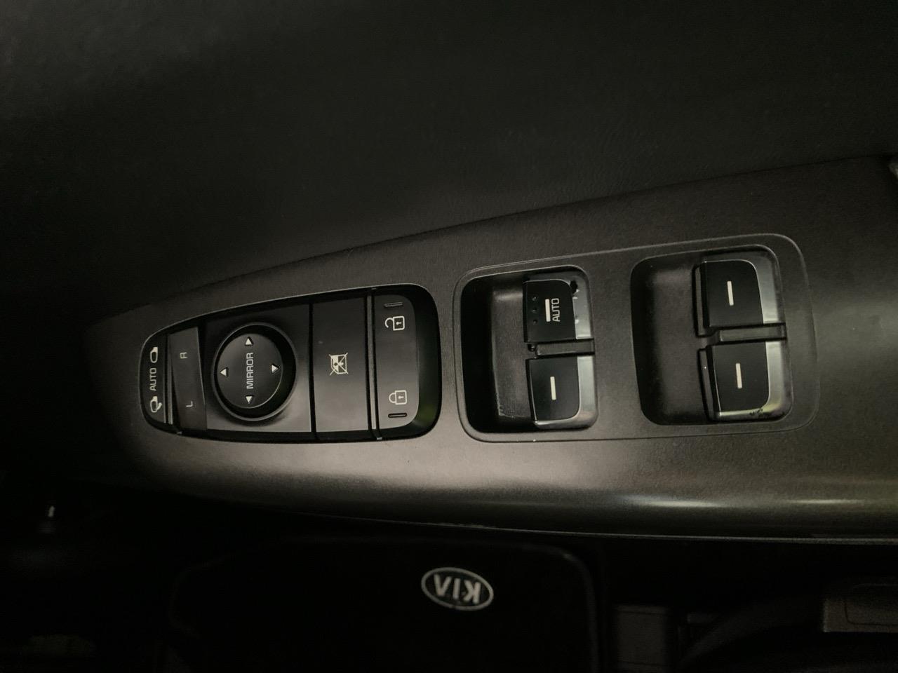 2017 Kia Sportage  RV/SUV CRUISE CONTROL + AUTO LIGHTS + REVERSING CAMERA