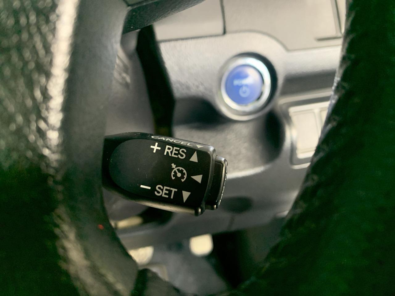 2013 Toyota Camry HYBRID G Sedan CRUISE CONTROL + PUSH BUTTON START + AUTO LIGHTS