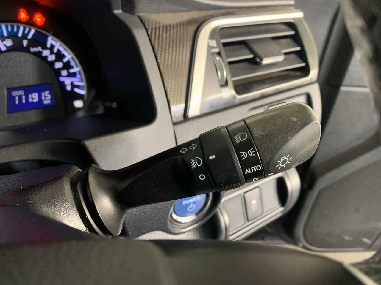 2013 Toyota Camry HYBRID G Sedan CRUISE CONTROL + PUSH BUTTON START + AUTO LIGHTS