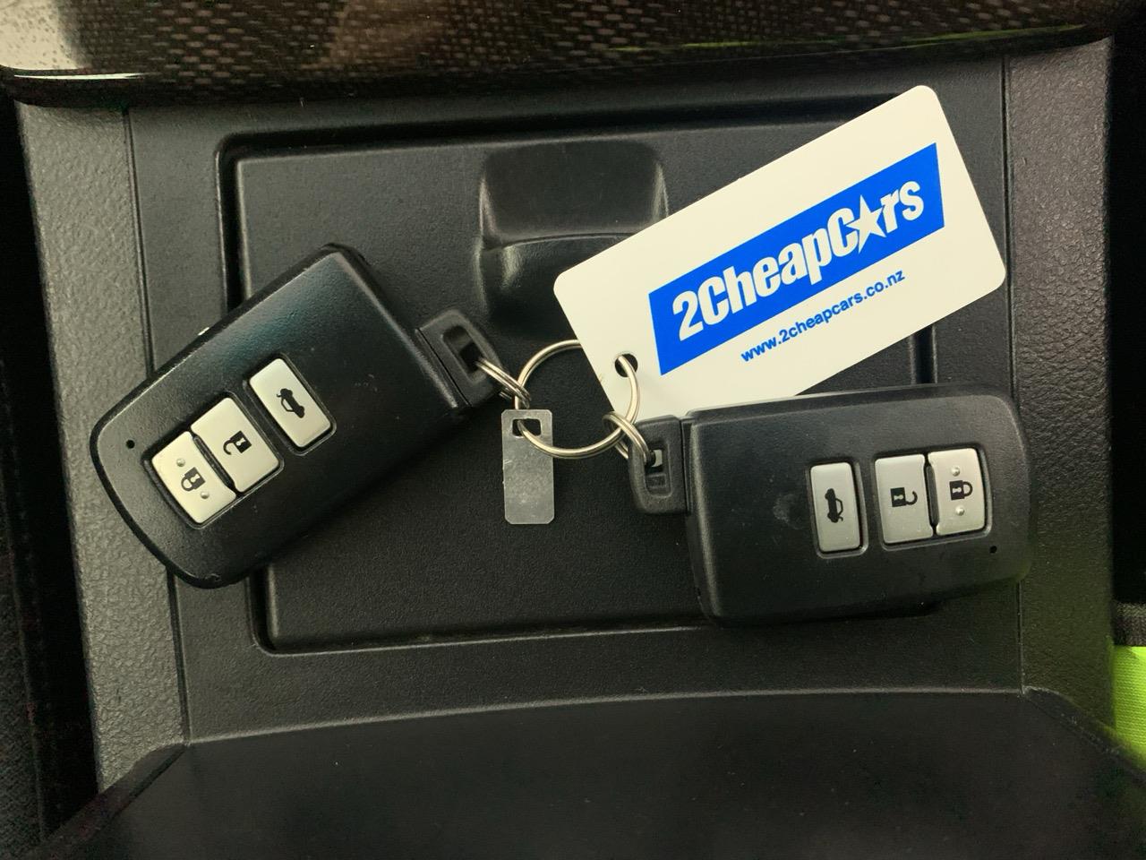 2013 Toyota Camry HYBRID G Sedan CRUISE CONTROL + PUSH BUTTON START + AUTO LIGHTS