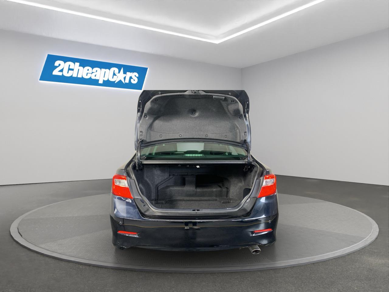 2013 Toyota Camry HYBRID G Sedan CRUISE CONTROL + PUSH BUTTON START + AUTO LIGHTS