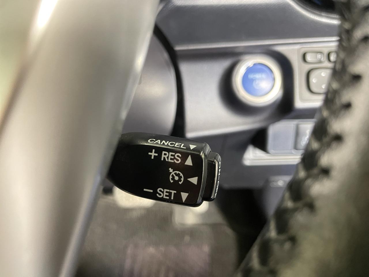 2015 Toyota Aqua Facelift Model S Hatchback LOW KMS + REVERSING CAMERA + CRUISE CONTROL