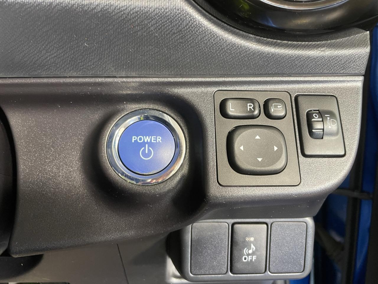 2015 Toyota Aqua Facelift Model S Hatchback LOW KMS + REVERSING CAMERA + CRUISE CONTROL