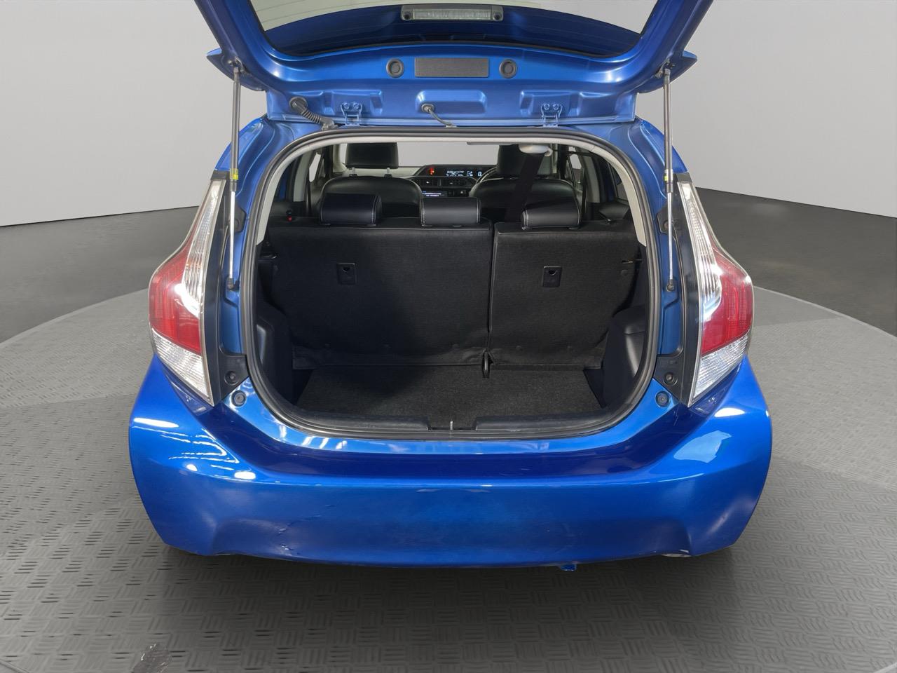 2015 Toyota Aqua Facelift Model S Hatchback LOW KMS + REVERSING CAMERA + CRUISE CONTROL