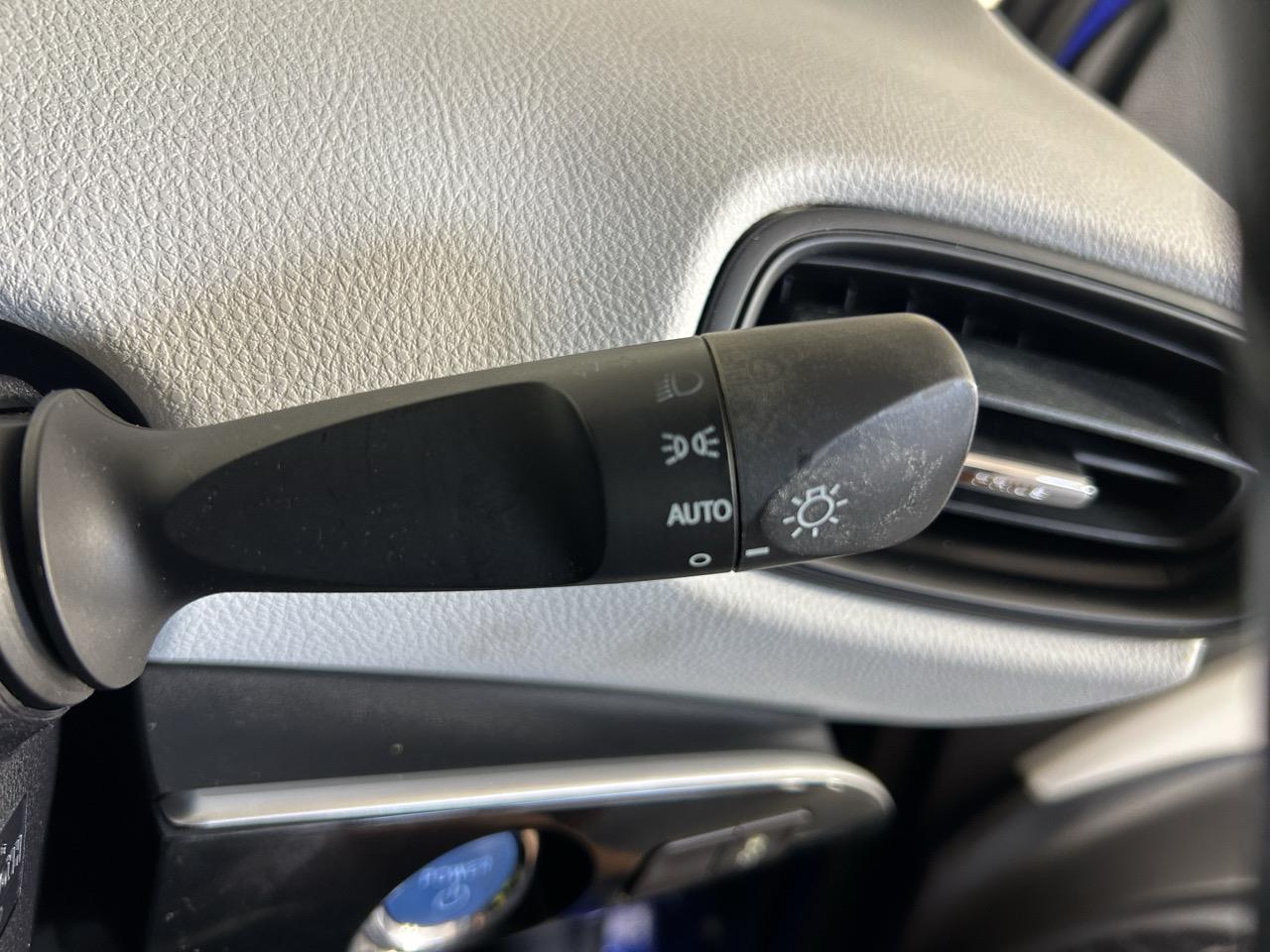 2016 Toyota Prius Hybrid New Shape Hatchback PUSH START + AUTO LIGHTS + REVESING CAMEIA