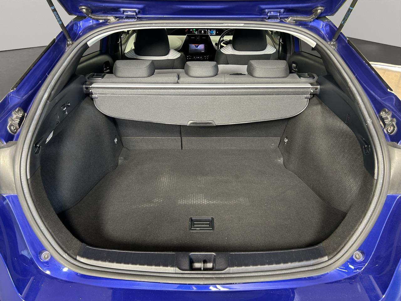 2016 Toyota Prius Hybrid New Shape Hatchback PUSH START + AUTO LIGHTS + REVESING CAMEIA