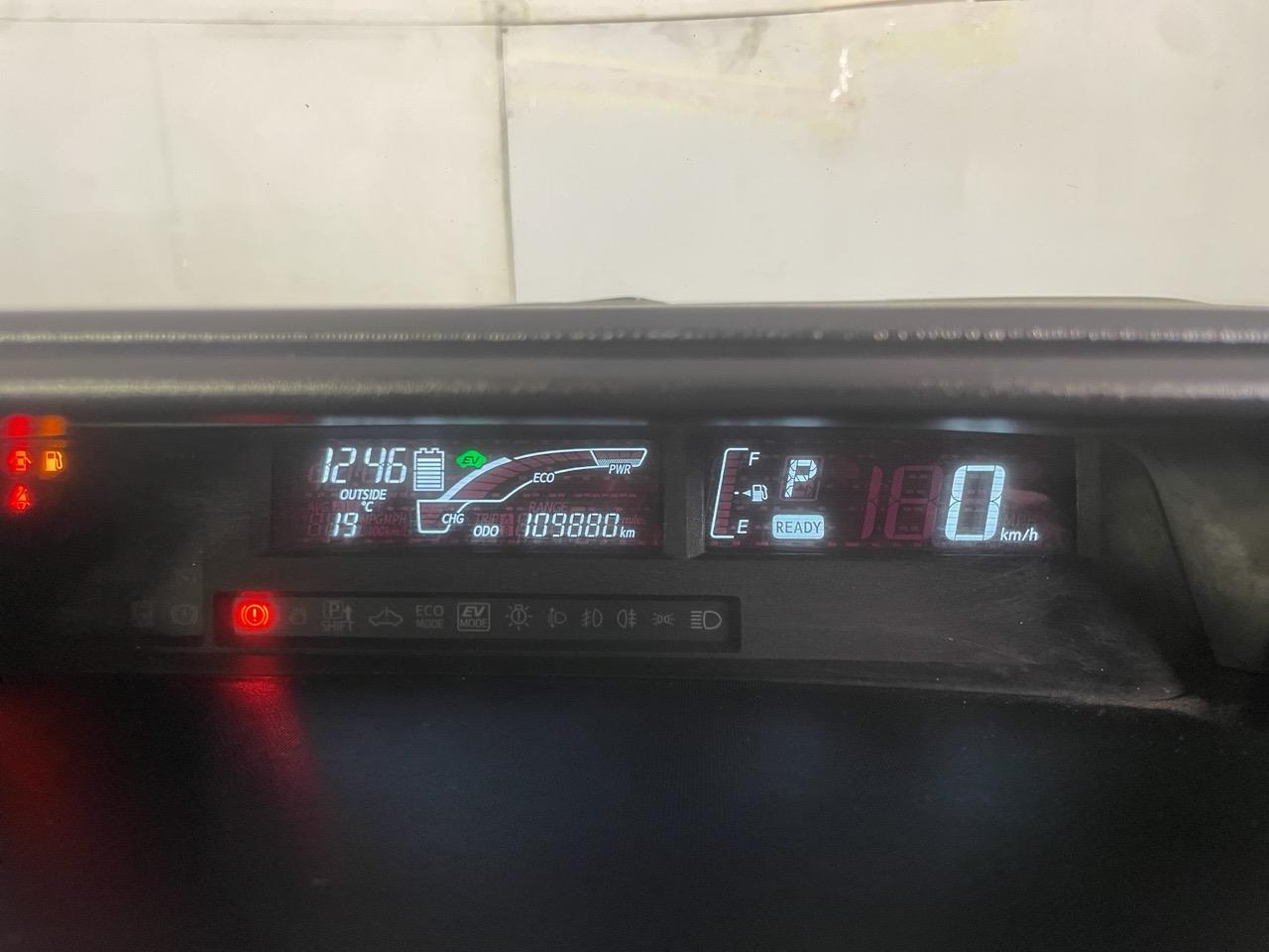 2015 Toyota Aqua Facelift Model S Hatchback REVERSING CAMERA + AUTO LIGHTS + PUSH BUTTON START