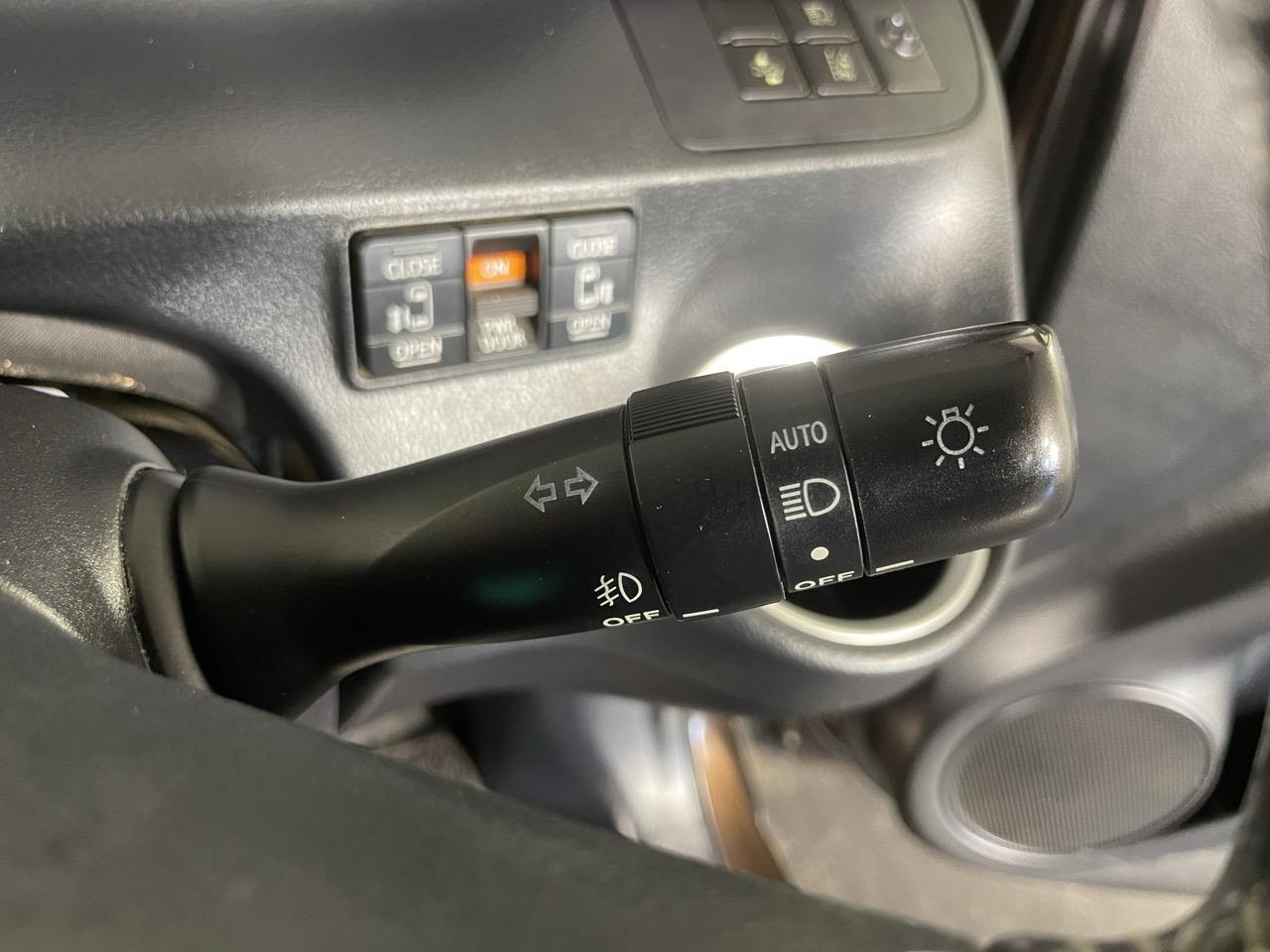 2016 Toyota Sienta HYBRID G People Mover ELECTRIC SLIDING DOORS + REVERSING CAMERA