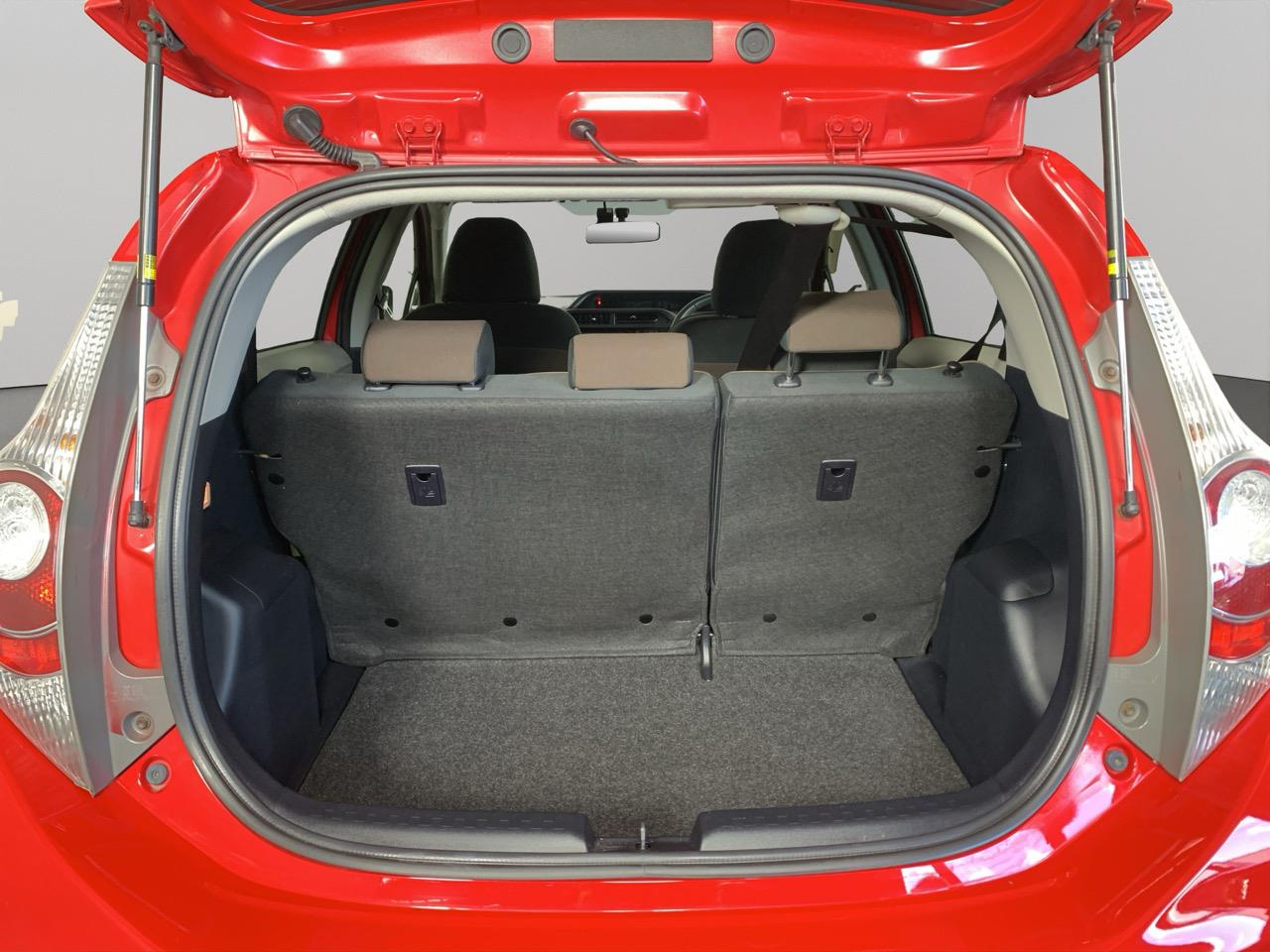 2013 Toyota Aqua G Hatchback HEATED SEATS + REVERSING CAMERA + AUTO LIGHTS