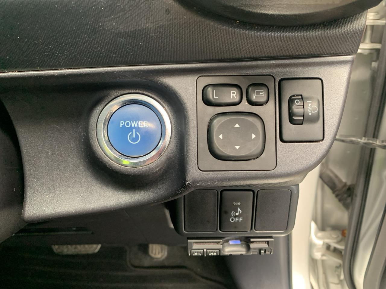 2015 Toyota Aqua Facelift Model S Hatchback REVERSING CAMERA + PUSH BUTTON START + AUTO LIGHTS