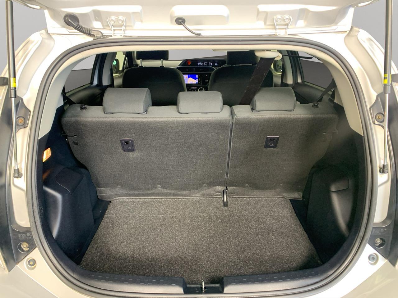 2015 Toyota Aqua Facelift Model S Hatchback REVERSING CAMERA + PUSH BUTTON START + AUTO LIGHTS