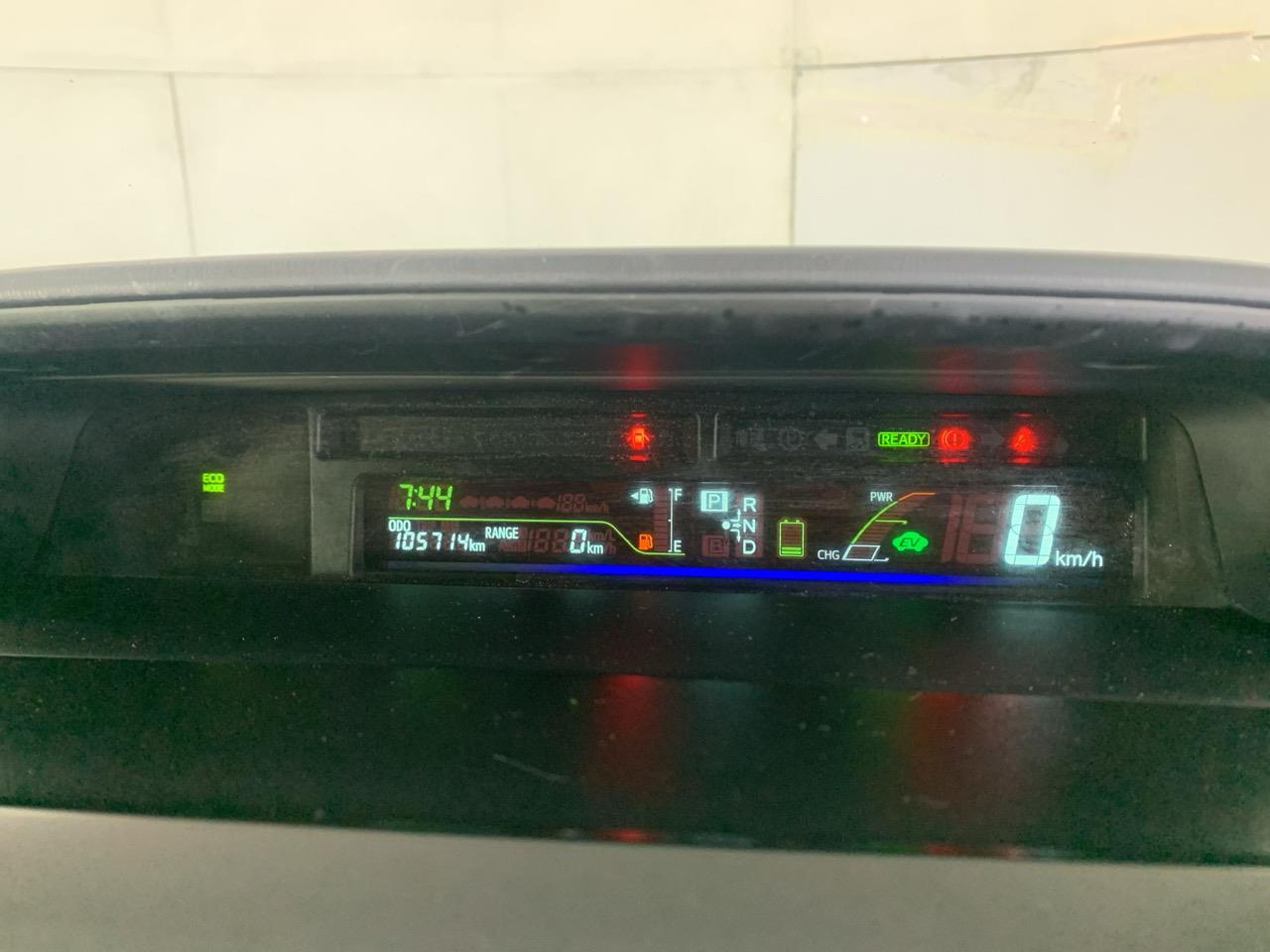 2013 Toyota Prius Alpha S Station Wagon REVESING CAMERA + PUSH SRART + AUTO LIGHTS