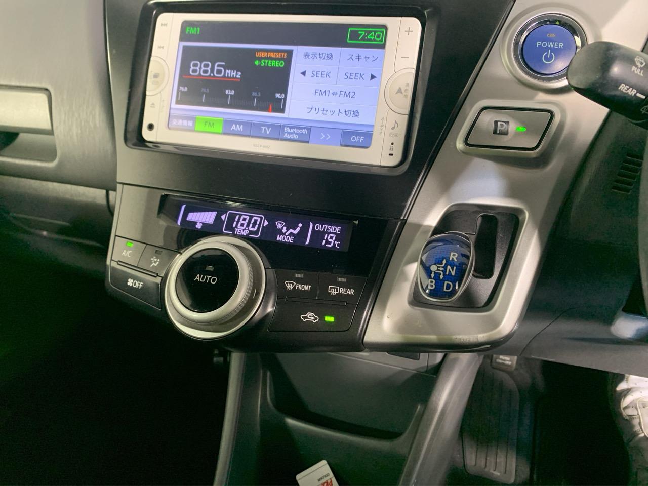 2013 Toyota Prius Alpha S Station Wagon REVESING CAMERA + PUSH SRART + AUTO LIGHTS