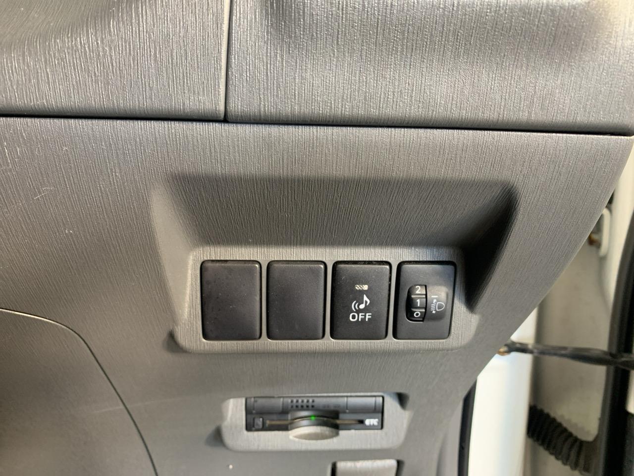 2013 Toyota Prius Alpha S Station Wagon REVESING CAMERA + PUSH SRART + AUTO LIGHTS