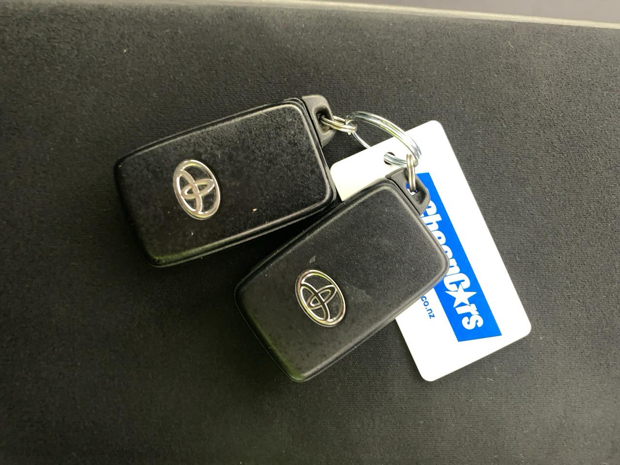 2013 Toyota Prius Alpha S Station Wagon REVESING CAMERA + PUSH SRART + AUTO LIGHTS