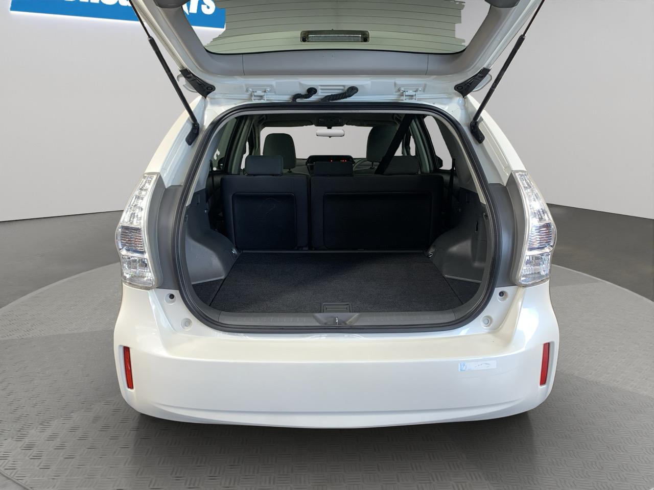 2013 Toyota Prius Alpha S Station Wagon REVESING CAMERA + PUSH SRART + AUTO LIGHTS