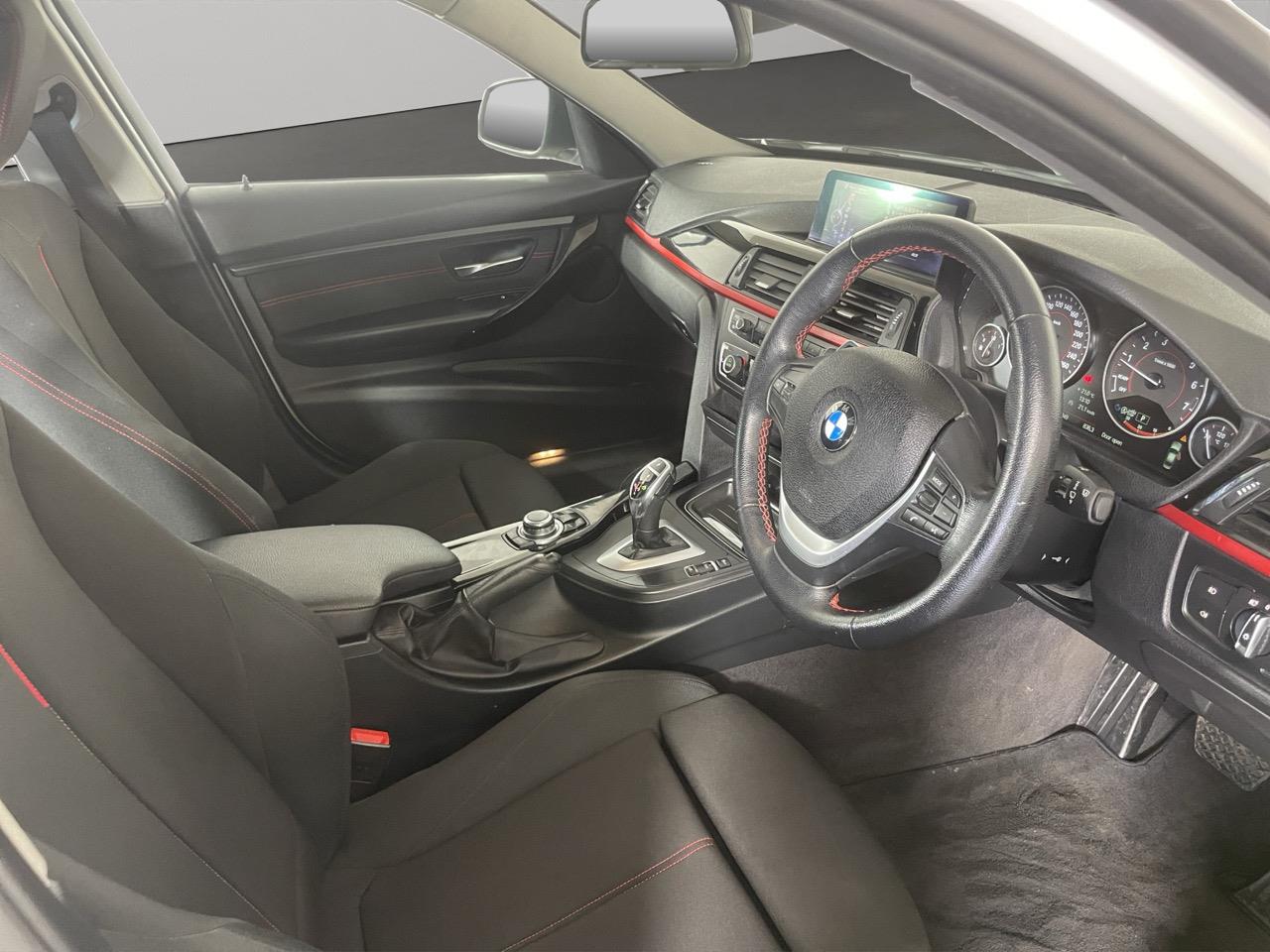 2013 BMW 320i Sport RV/SUV LOW KMS + REVERSING CAMERA + PARKING SENSORS