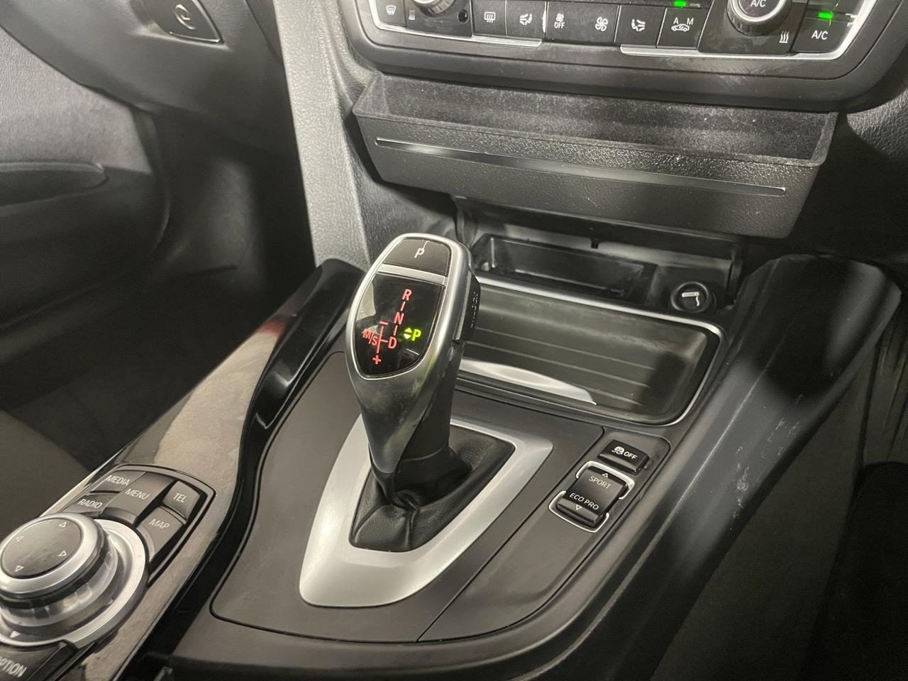 2013 BMW 320i Sport RV/SUV LOW KMS + REVERSING CAMERA + PARKING SENSORS