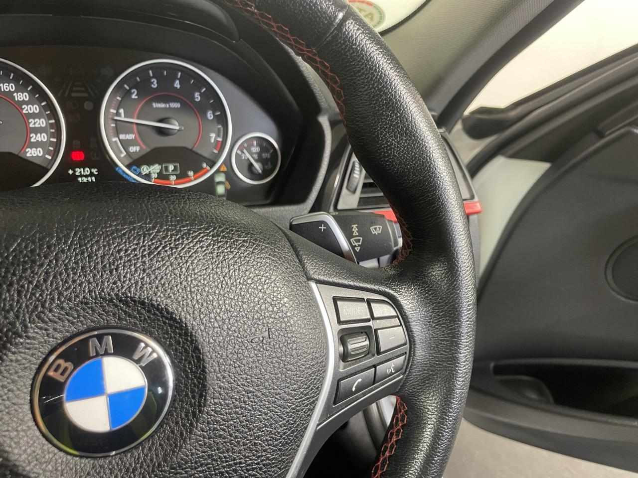 2013 BMW 320i Sport RV/SUV LOW KMS + REVERSING CAMERA + PARKING SENSORS