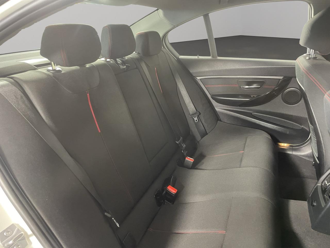 2013 BMW 320i Sport RV/SUV LOW KMS + REVERSING CAMERA + PARKING SENSORS