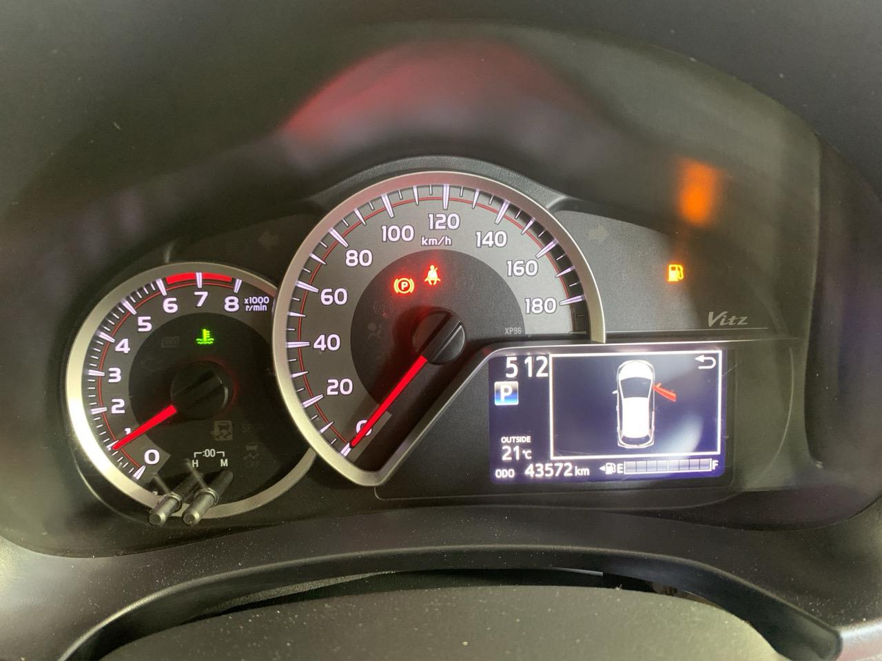 2014 Toyota Vitz Yaris F Hatchback LOW KMS + REVERSING CAMERA + PUSH BUTTON START