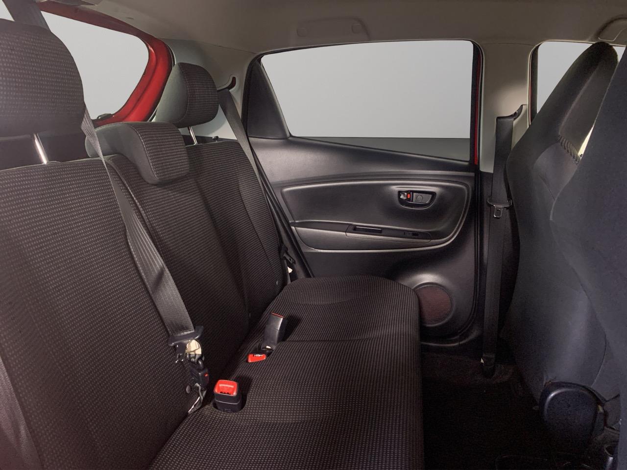 2014 Toyota Vitz Yaris F Hatchback LOW KMS + REVERSING CAMERA + PUSH BUTTON START