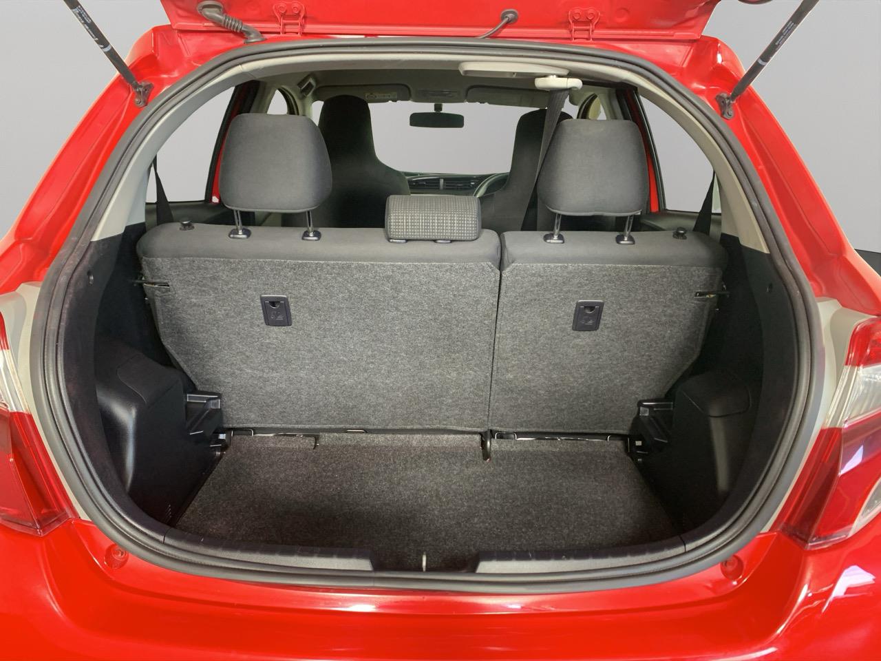 2014 Toyota Vitz Yaris F Hatchback LOW KMS + REVERSING CAMERA + PUSH BUTTON START