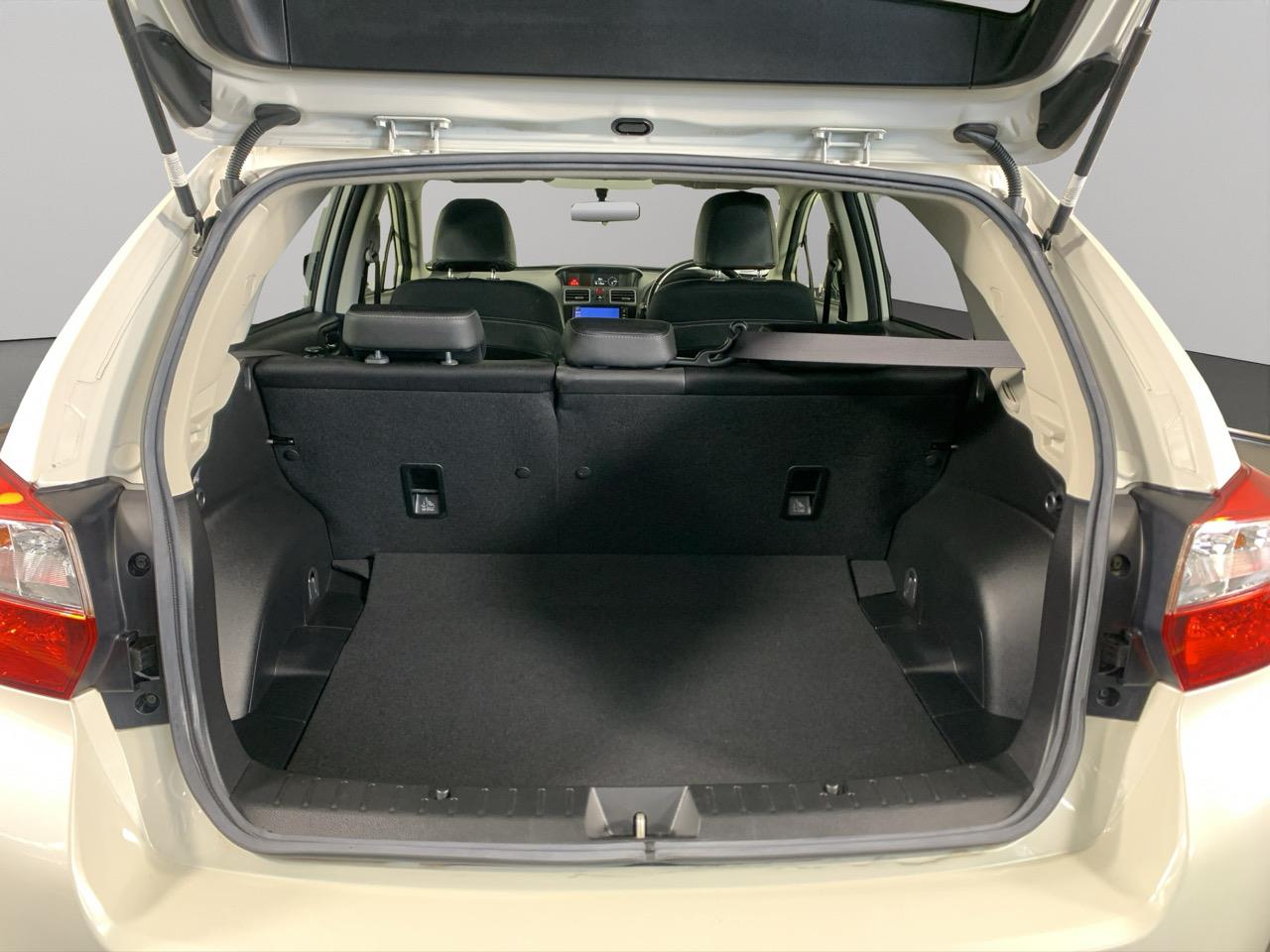 2014 Subaru Impreza SPORT 1.6I-L Hatchback LOW KMS + TIPTRONIC + PUSH BUTTON START 