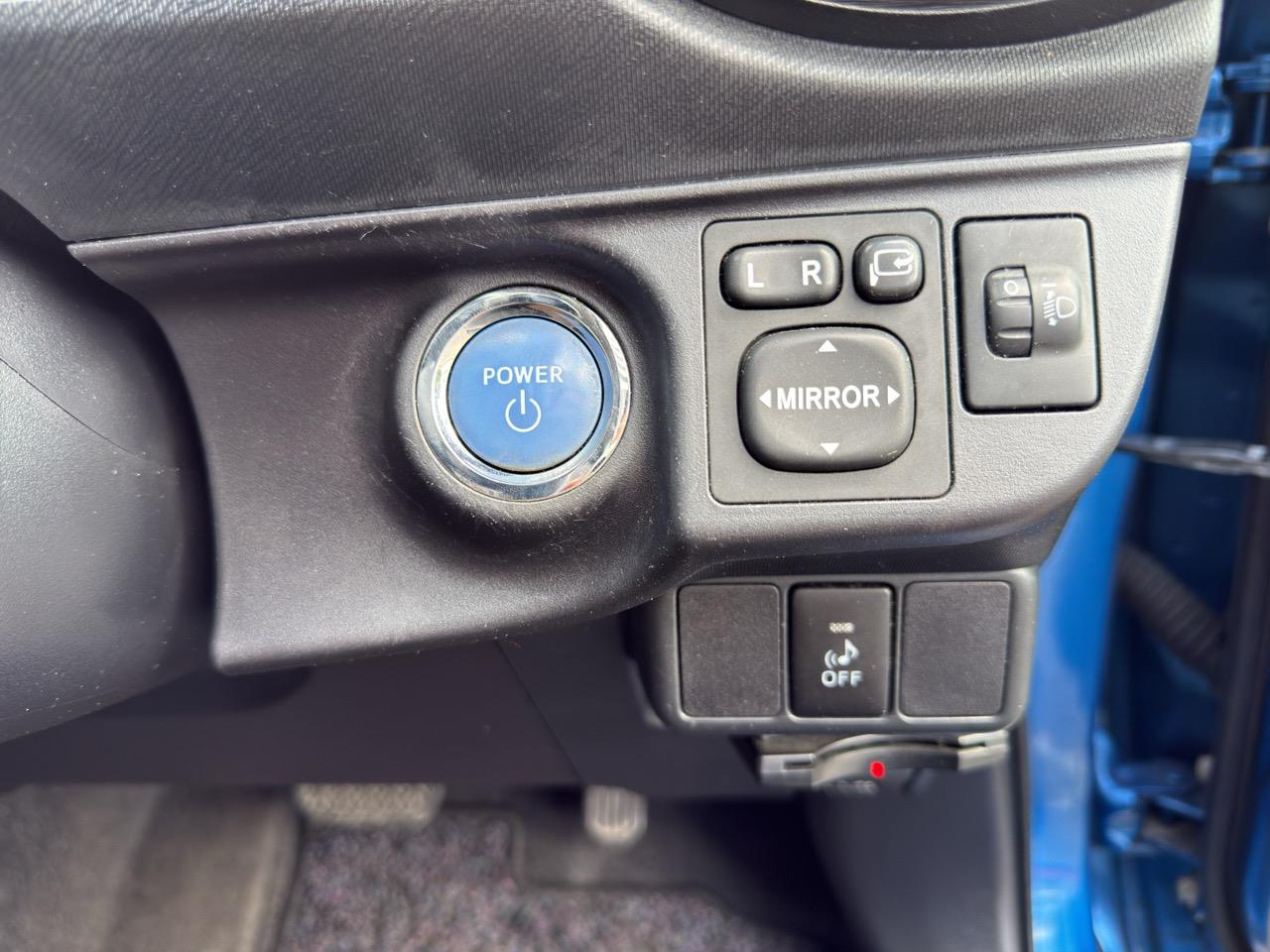 2012 Toyota Aqua  Hatchback HEATED SEATS + AUTO LIGHTS + REVERSING CAMERA