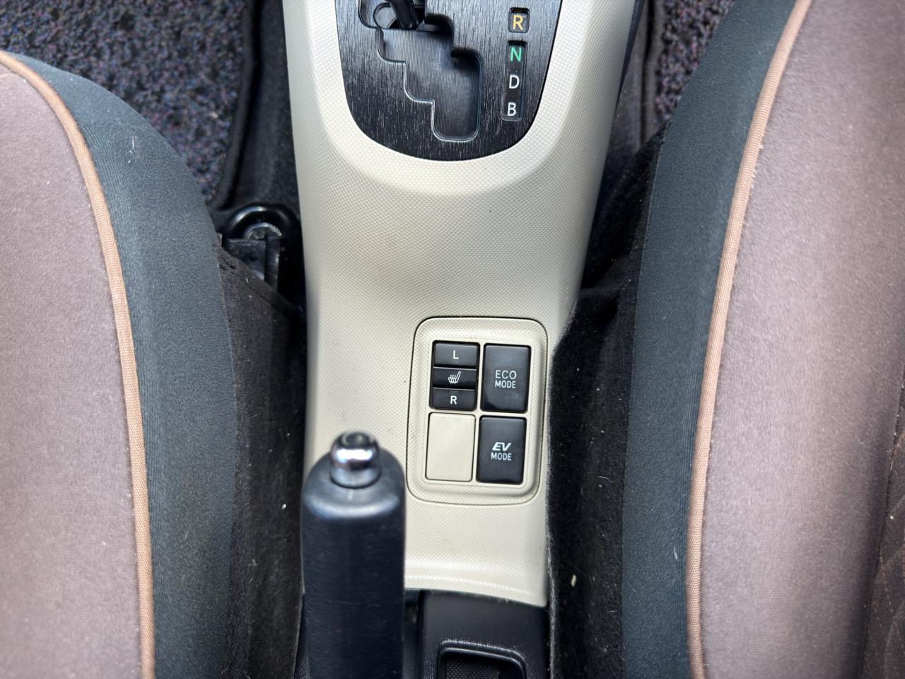 2012 Toyota Aqua  Hatchback HEATED SEATS + AUTO LIGHTS + REVERSING CAMERA