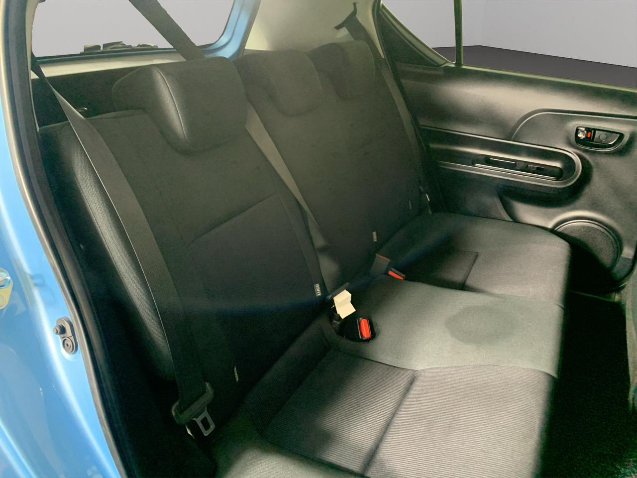 2015 Toyota Aqua G Hatchback REVESING CAMERA + GREAT FUEL EFFICIENCY