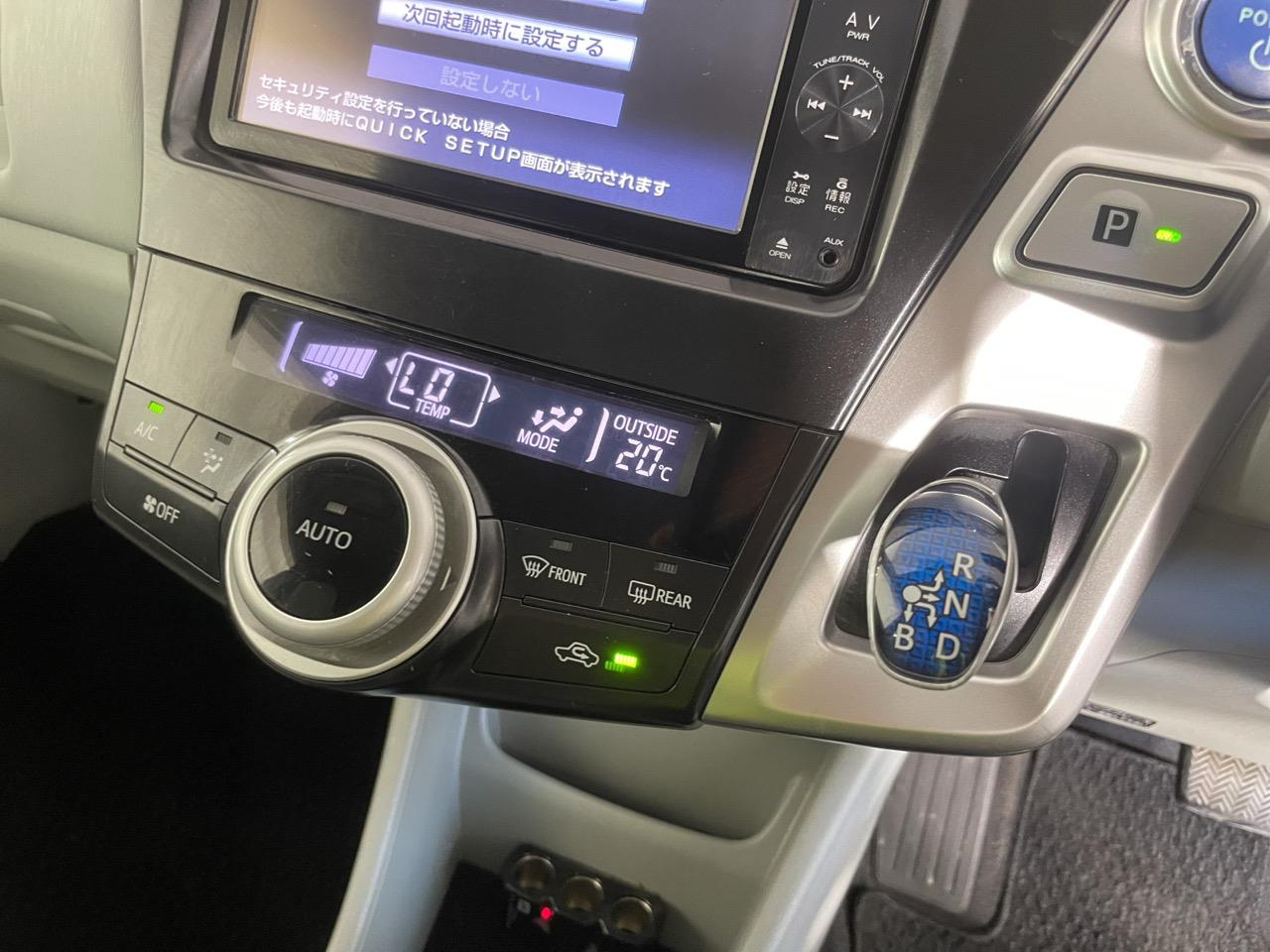 2012 Toyota Prius Alpha S Station Wagon REVERSING CAMERA + AUTO LIGHTS + PUSH START