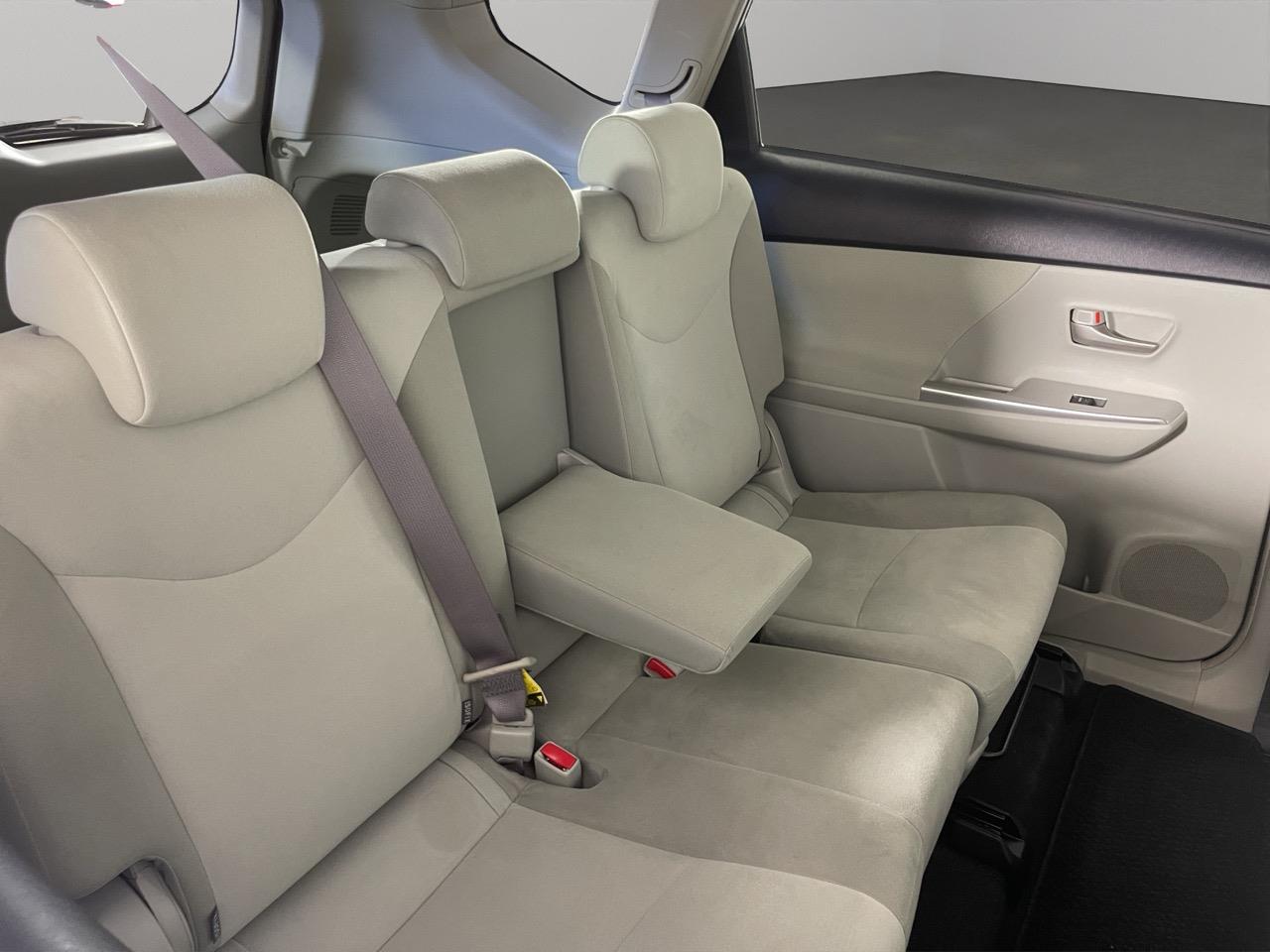 2012 Toyota Prius Alpha S Station Wagon REVERSING CAMERA + AUTO LIGHTS + PUSH START