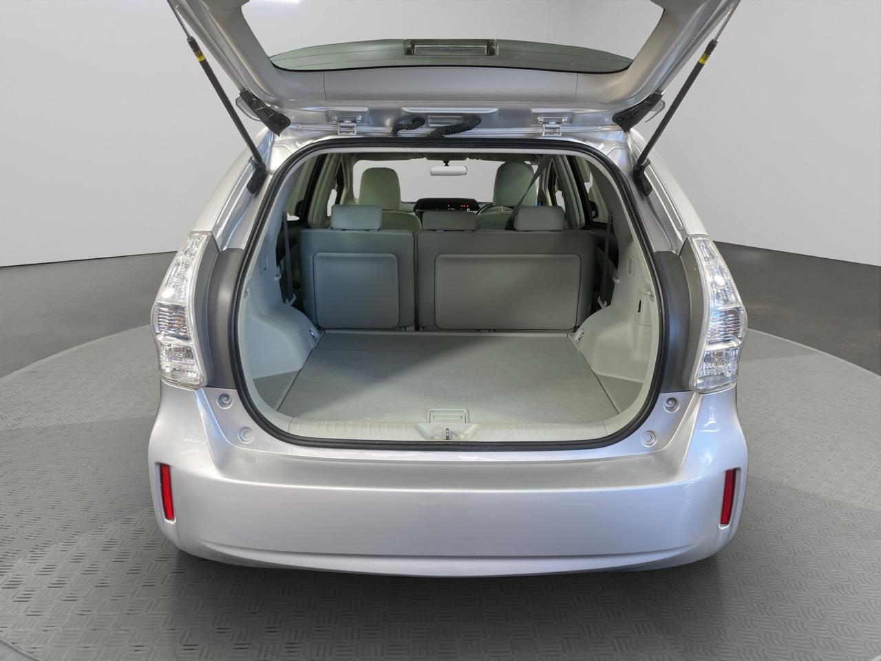 2012 Toyota Prius Alpha S Station Wagon REVERSING CAMERA + AUTO LIGHTS + PUSH START