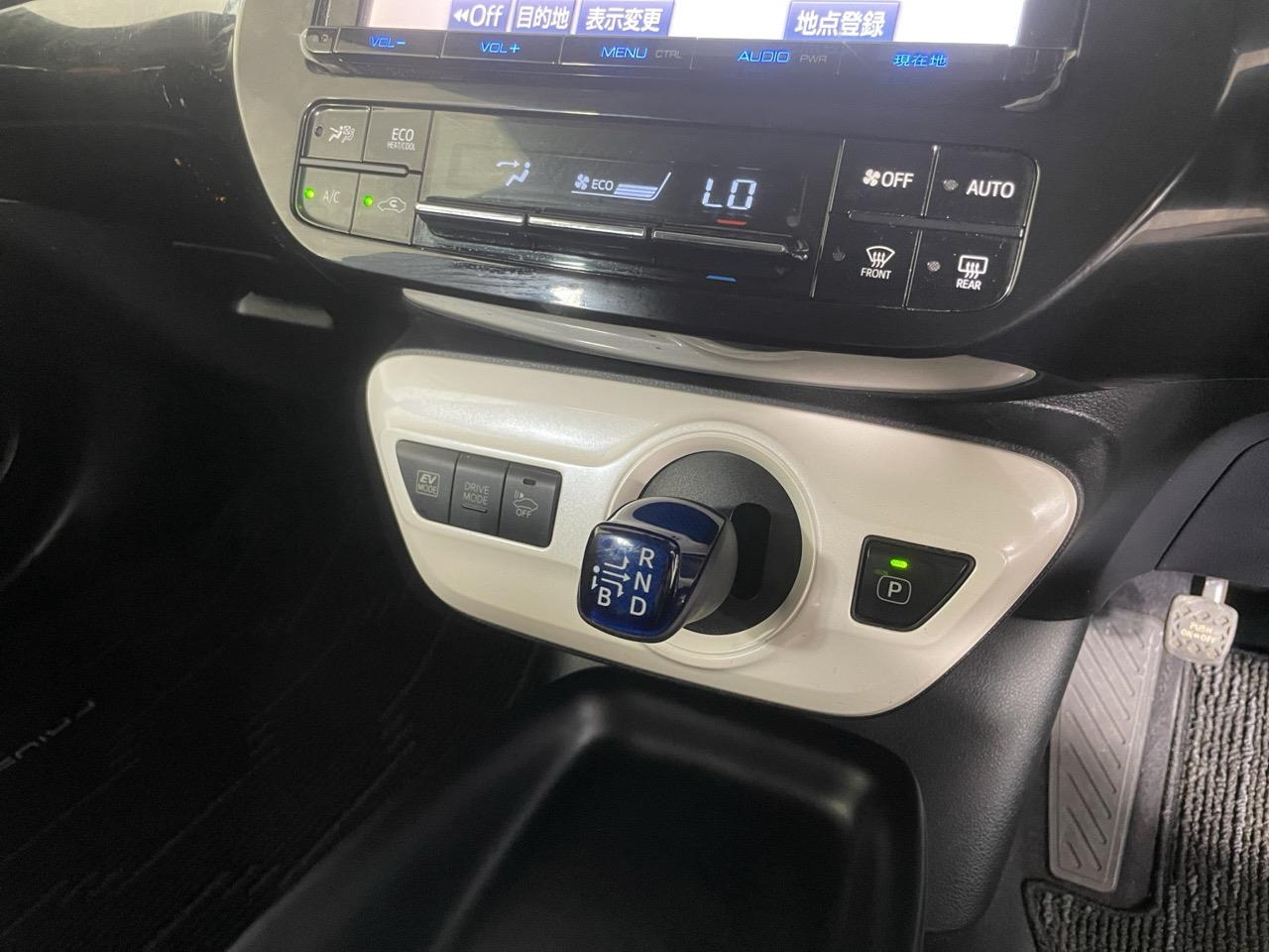 2017 Toyota Prius New Shape S Hatchback CRUISE CONTROL + REVERSING CAMERA + PARKING SENSOR