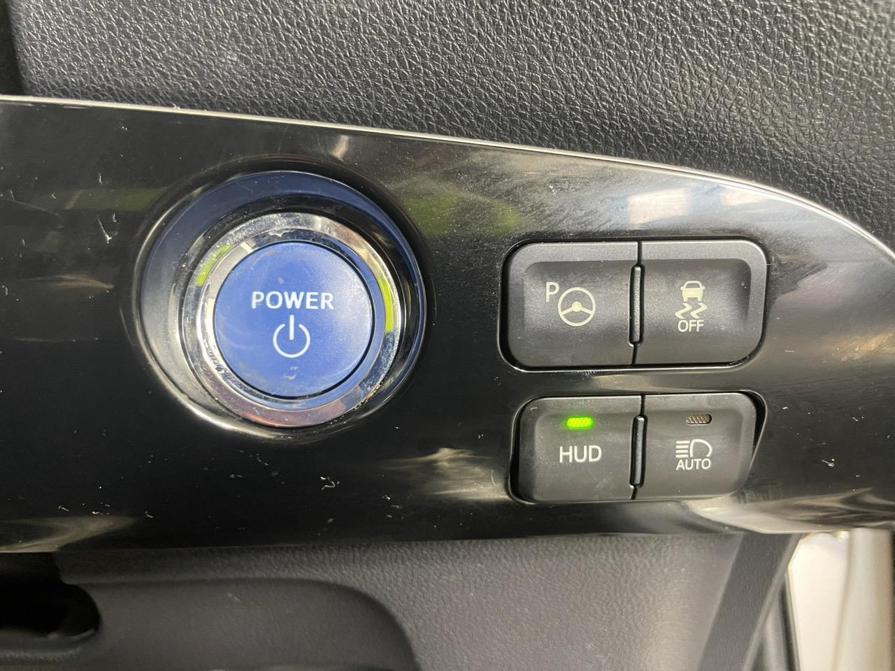 2017 Toyota Prius New Shape S Hatchback CRUISE CONTROL + REVERSING CAMERA + PARKING SENSOR