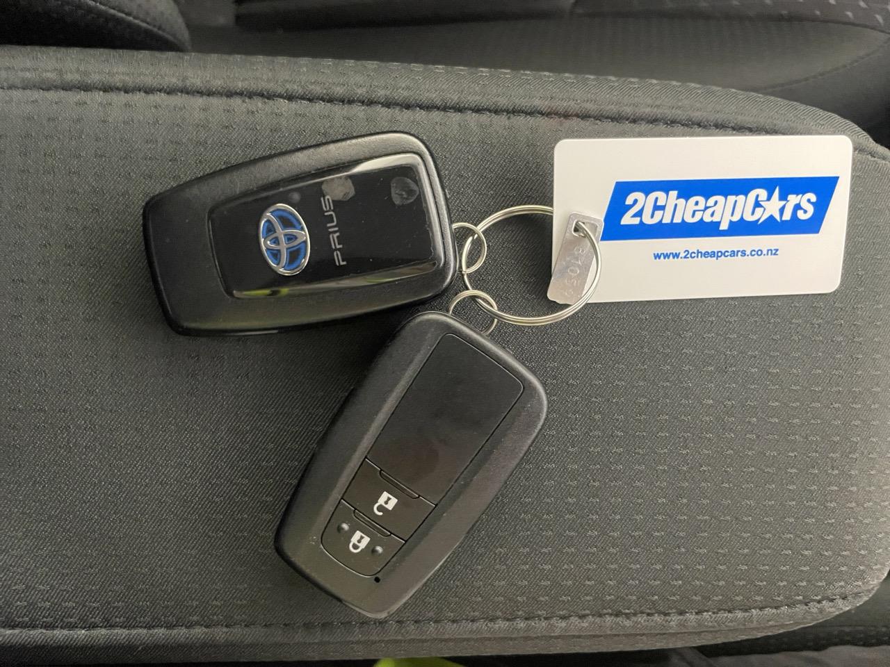 2017 Toyota Prius New Shape S Hatchback CRUISE CONTROL + REVERSING CAMERA + PARKING SENSOR