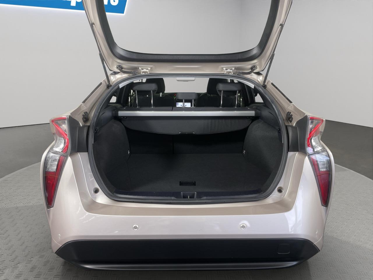 2017 Toyota Prius New Shape S Hatchback CRUISE CONTROL + REVERSING CAMERA + PARKING SENSOR