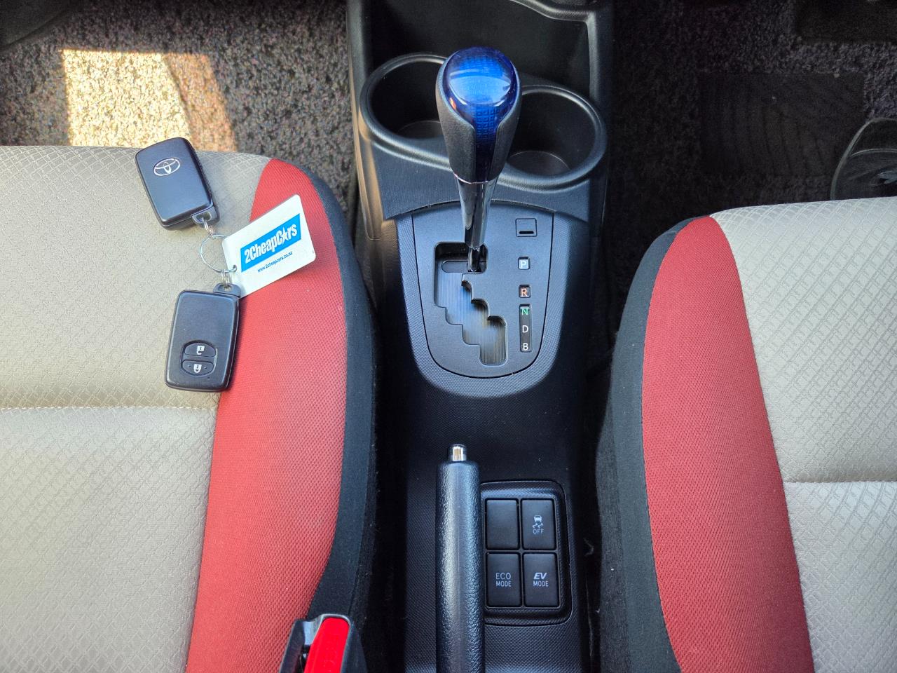 2015 Toyota Aqua Facelift Model S Hatchback SMART KEY + GREAT FUEL EFFICIENCY