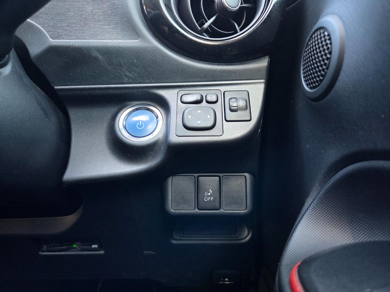 2015 Toyota Aqua Facelift Model S Hatchback SMART KEY + GREAT FUEL EFFICIENCY