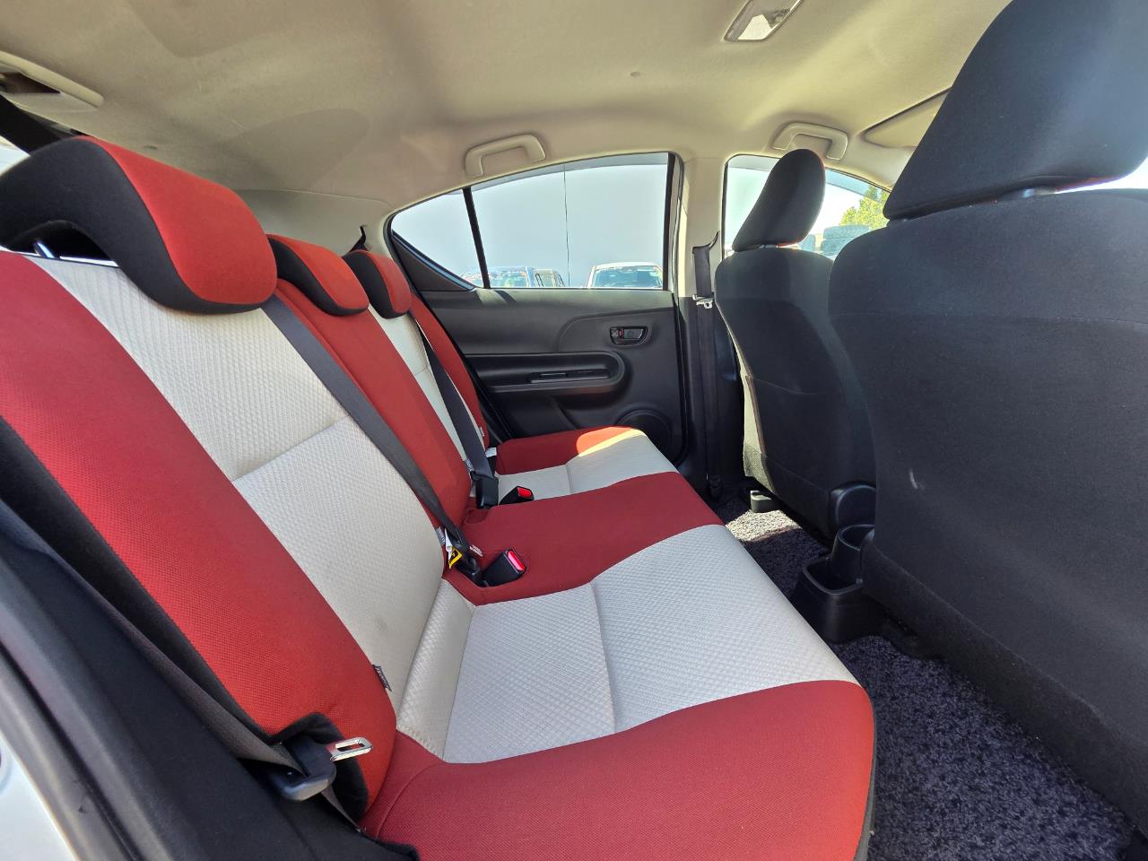 2015 Toyota Aqua Facelift Model S Hatchback SMART KEY + GREAT FUEL EFFICIENCY