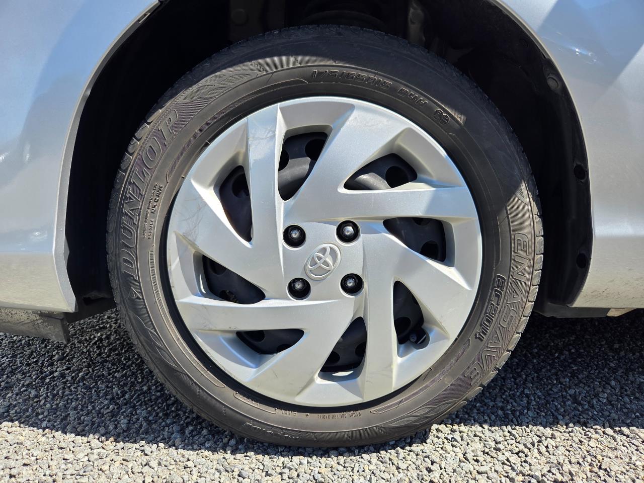 2015 Toyota Aqua Facelift Model S Hatchback SMART KEY + GREAT FUEL EFFICIENCY