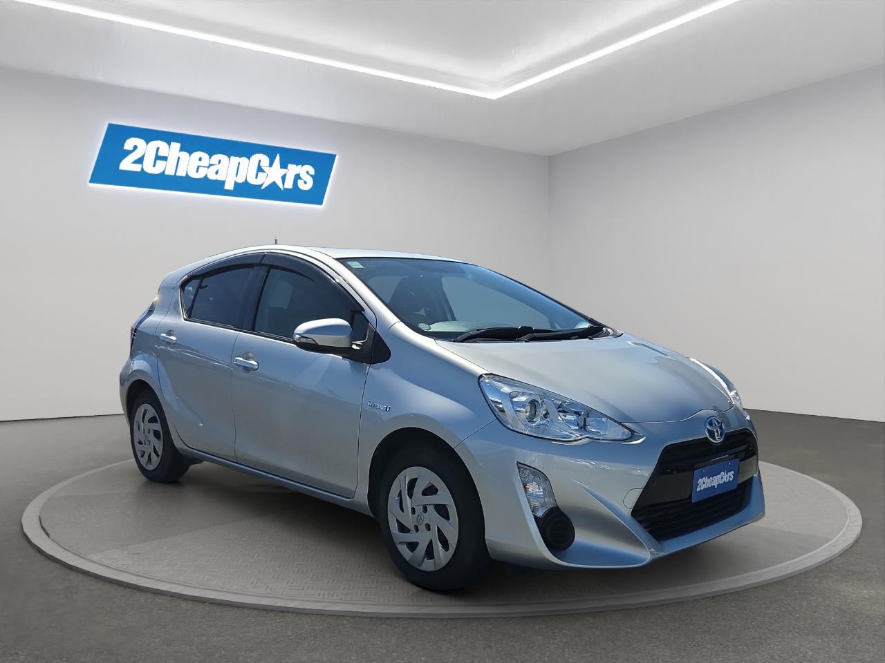 2015 Toyota Aqua Facelift Model S Hatchback SMART KEY + GREAT FUEL EFFICIENCY