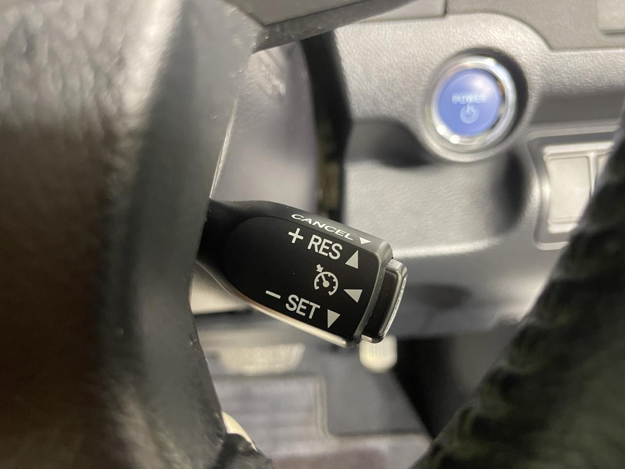 2013 Toyota Camry Hybrid G Package Sedan REVERSING CAMERA + AUTO LIGHTS + CRUISE CONTROL