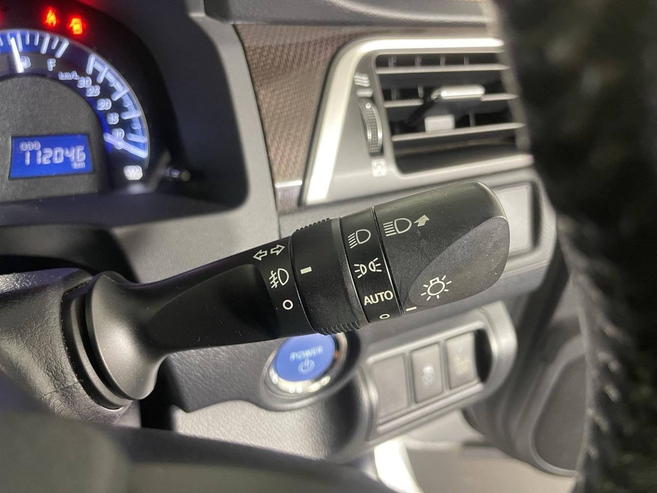 2013 Toyota Camry Hybrid G Package Sedan REVERSING CAMERA + AUTO LIGHTS + CRUISE CONTROL