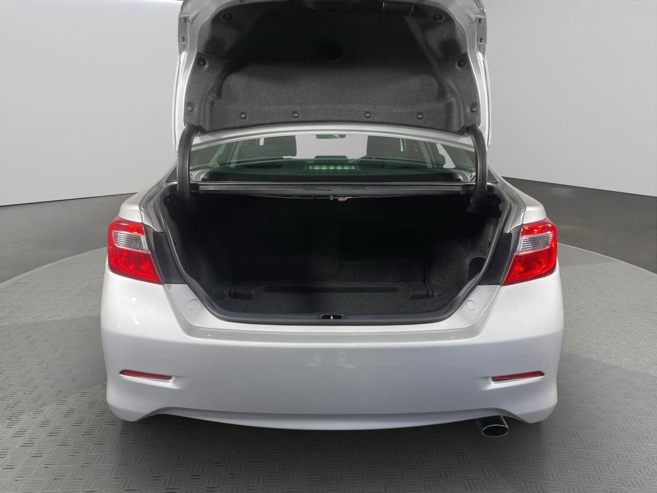 2013 Toyota Camry Hybrid G Package Sedan REVERSING CAMERA + AUTO LIGHTS + CRUISE CONTROL