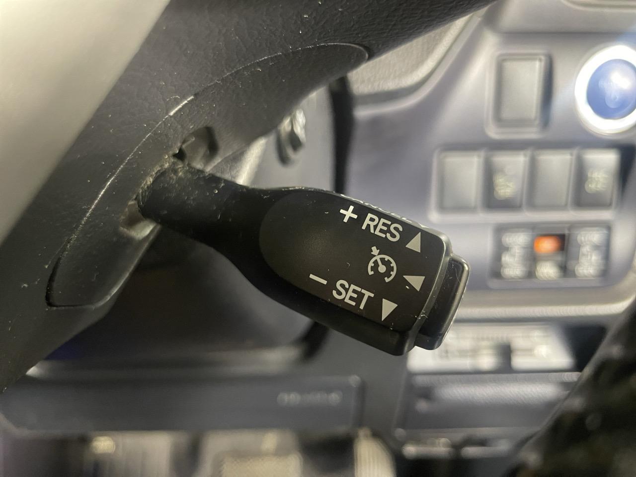 2014 Toyota Noah Hybrid G People Mover ELECTRIC SLIDING DOORS + REVERSING CAMERA